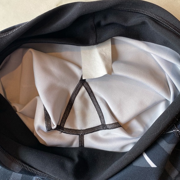 Under Armour Size Small Black Capri Leggings - Picture 4 of 6